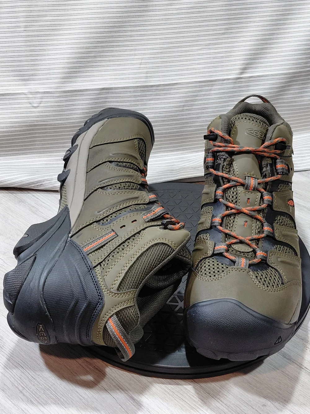 KEEN Men Utility Lansing Mid Waterproof Steel Toe Work Boot Olive Green M11.5 EE